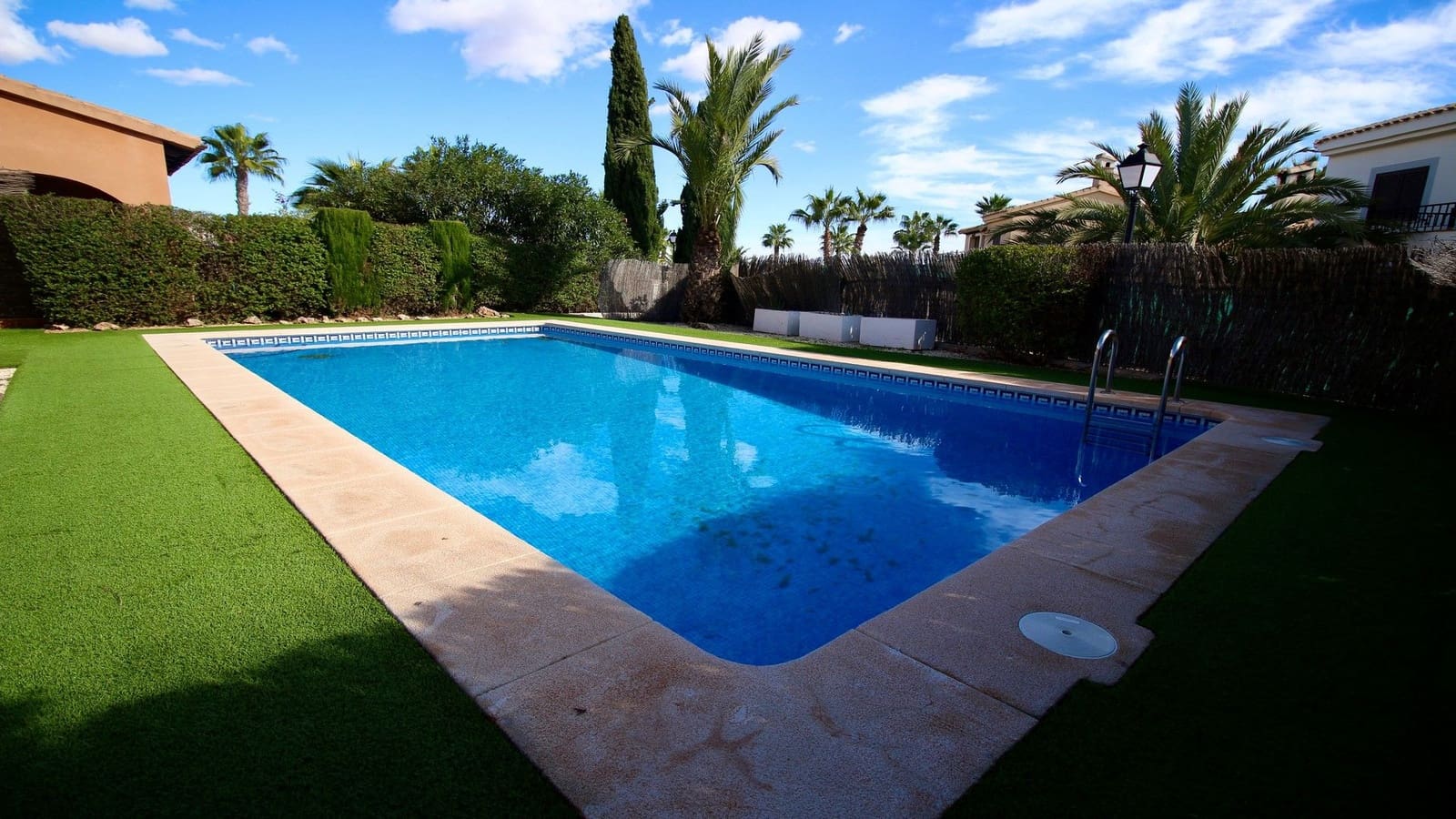 2 bedroom Semi-detached Villa for sale in Hacienda del Alamo with pool garage - € 215,000 (Ref: 9399971)