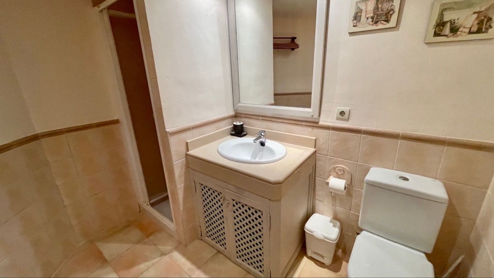 3 bedroom Semi-detached Villa for sale in Hacienda del Alamo with pool garage - € 209,000 (Ref: 9402751)