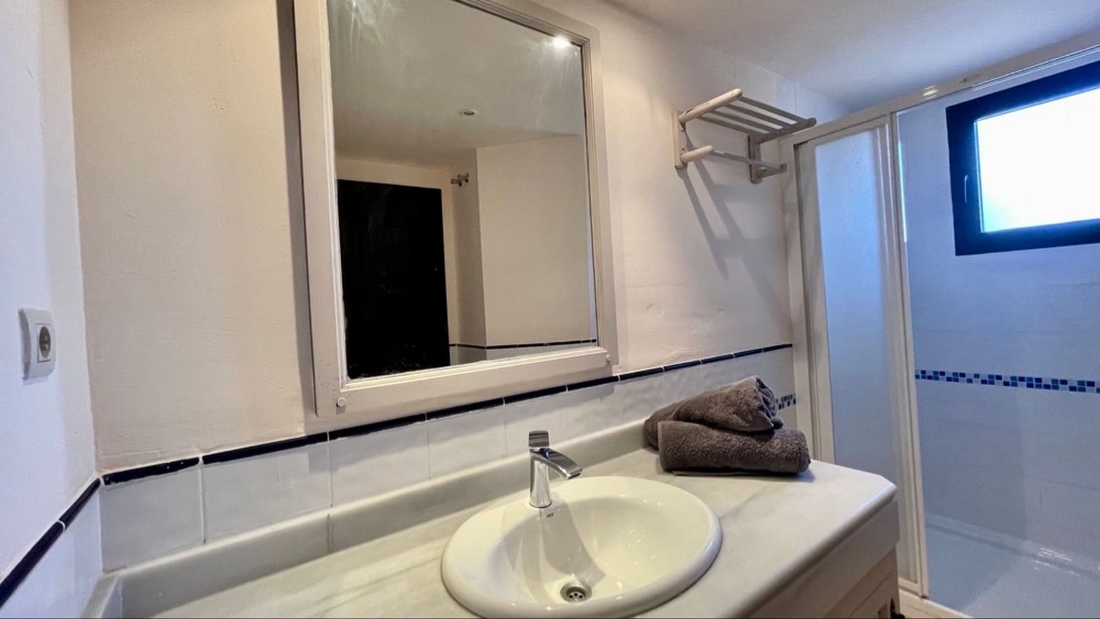 3 bedroom Semi-detached Villa for sale in Hacienda del Alamo with pool garage - € 209,000 (Ref: 9402751)