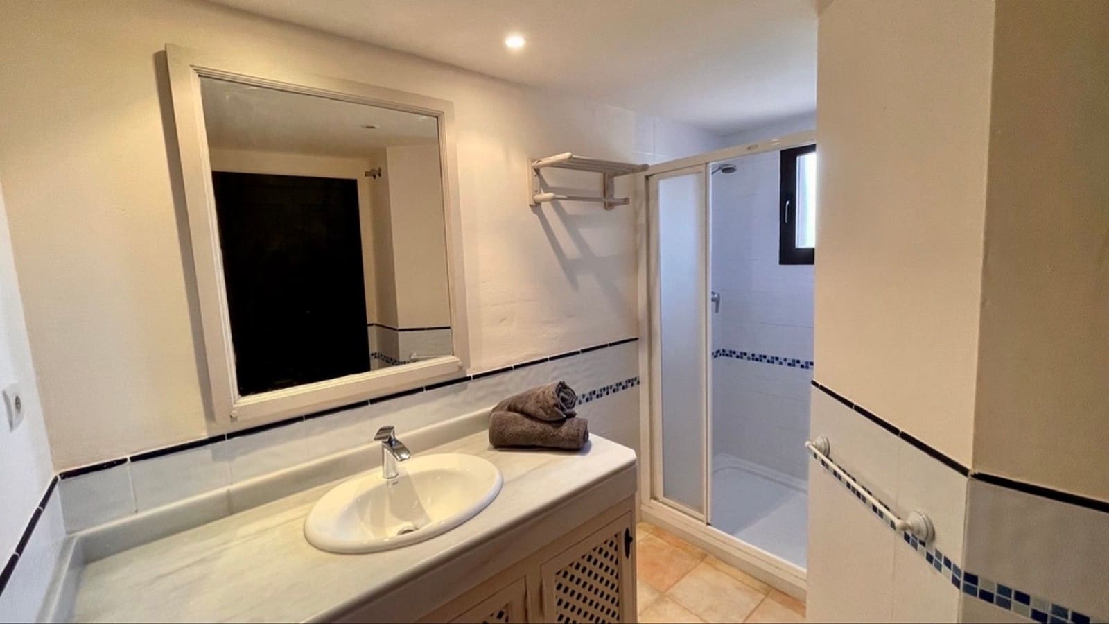 3 bedroom Semi-detached Villa for sale in Hacienda del Alamo with pool garage - € 209,000 (Ref: 9402751)