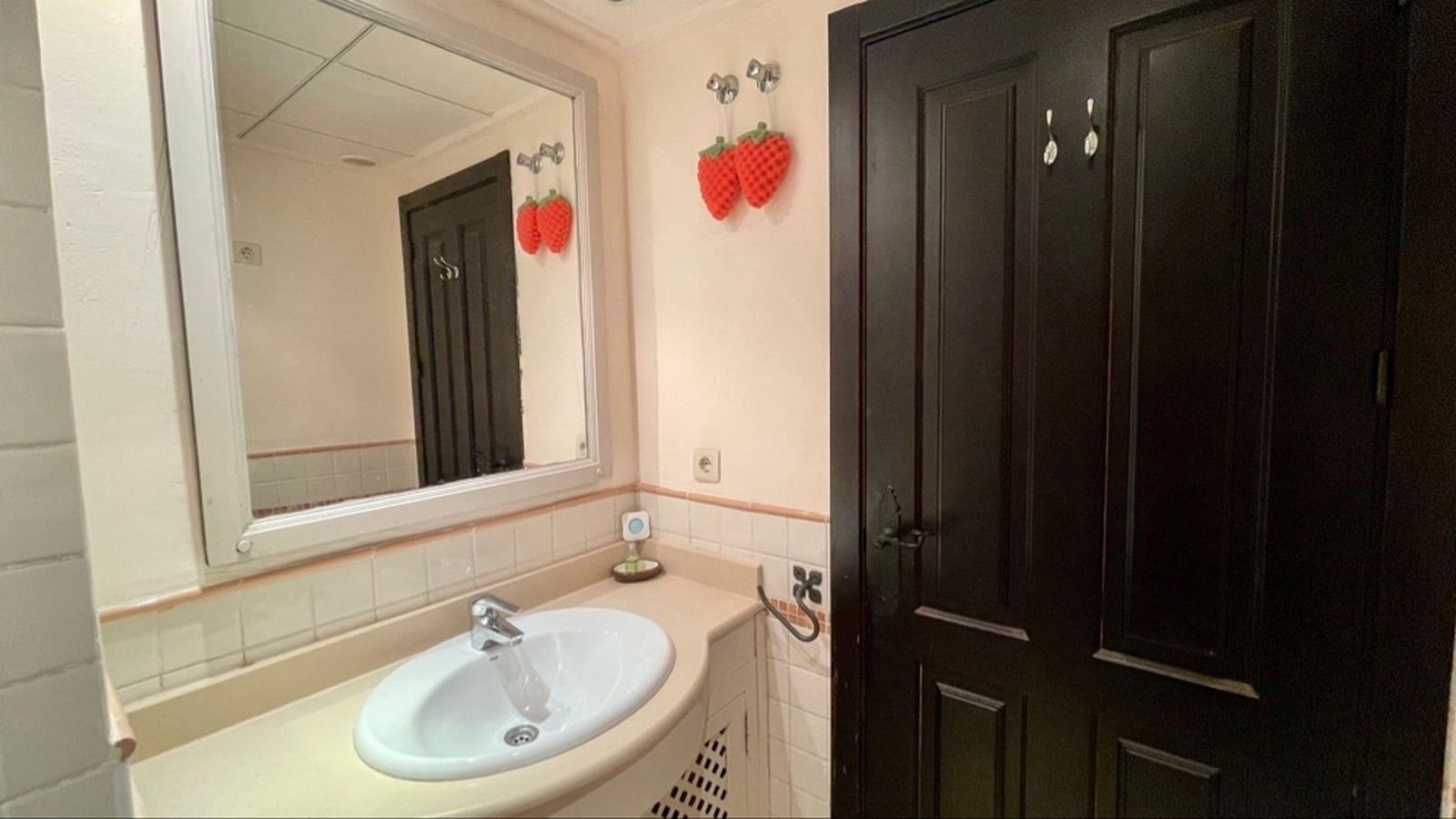 3 bedroom Semi-detached Villa for sale in Hacienda del Alamo with pool garage - € 209,000 (Ref: 9402751)