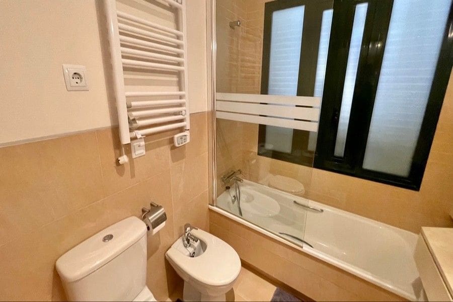 2 soveværelse Lejlighed til salg i Hacienda del Alamo med garage - € 145.500 (Ref: 9447035)