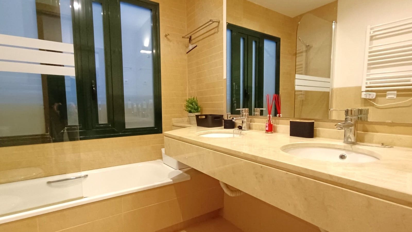 2 bedroom Apartment for sale in Hacienda del Alamo with pool garage - € 140,000 (Ref: 9450674)