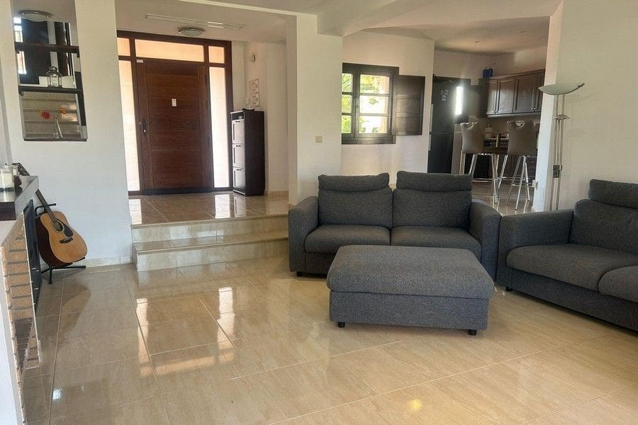 3 bedroom Villa for sale in Hacienda del Alamo with pool - € 380,000 (Ref: 9490882)