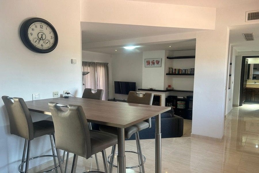 3 bedroom Villa for sale in Hacienda del Alamo with pool - € 380,000 (Ref: 9490882)