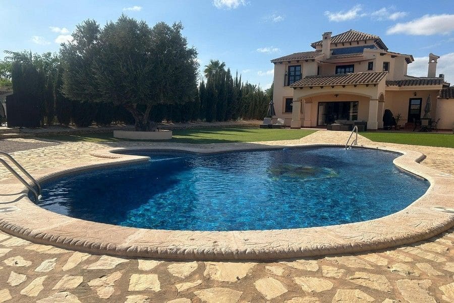 3 bedroom Villa for sale in Hacienda del Alamo with pool - € 380,000 (Ref: 9490882)