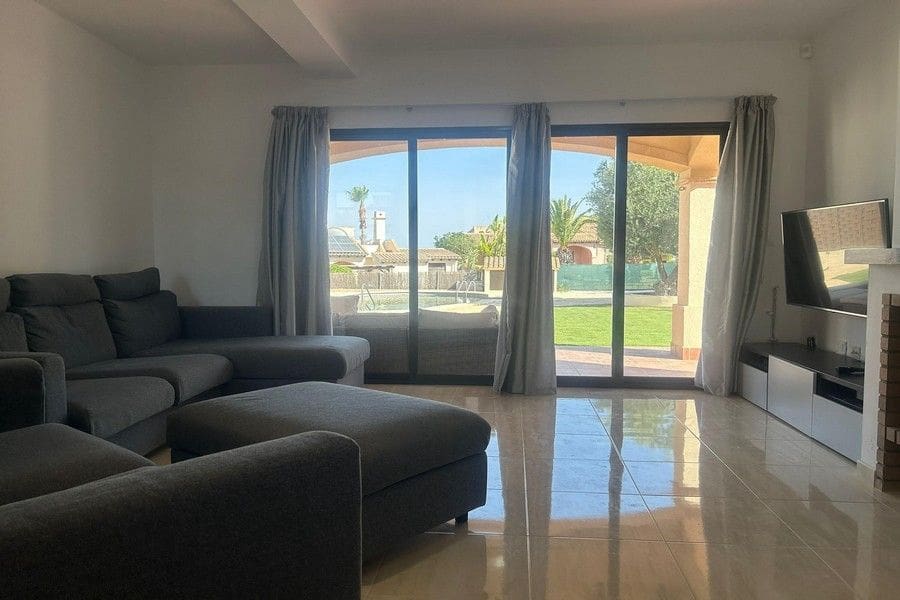 3 bedroom Villa for sale in Hacienda del Alamo with pool - € 380,000 (Ref: 9490882)