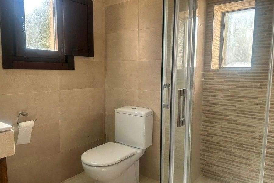 3 bedroom Villa for sale in Hacienda del Alamo with pool - € 380,000 (Ref: 9490882)