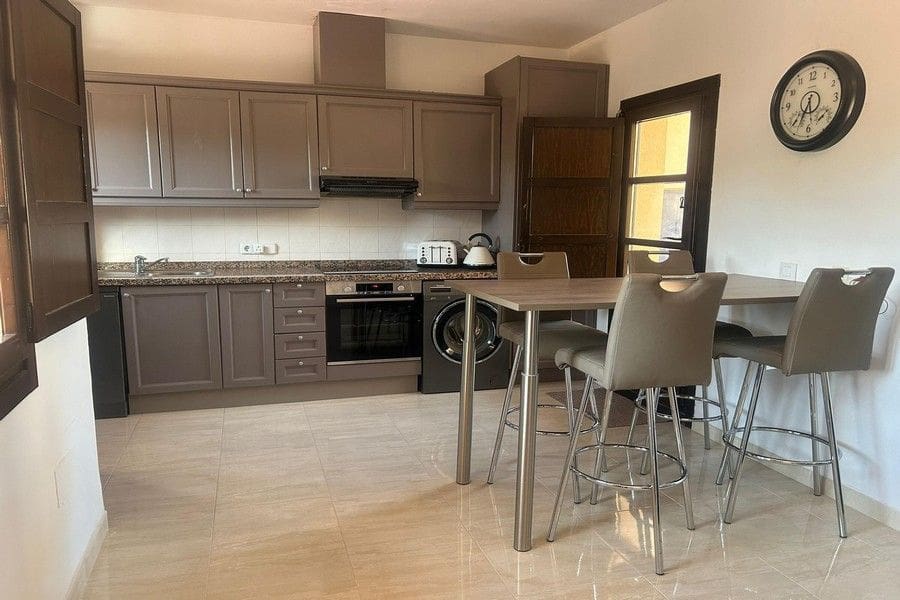 3 bedroom Villa for sale in Hacienda del Alamo with pool - € 380,000 (Ref: 9490882)