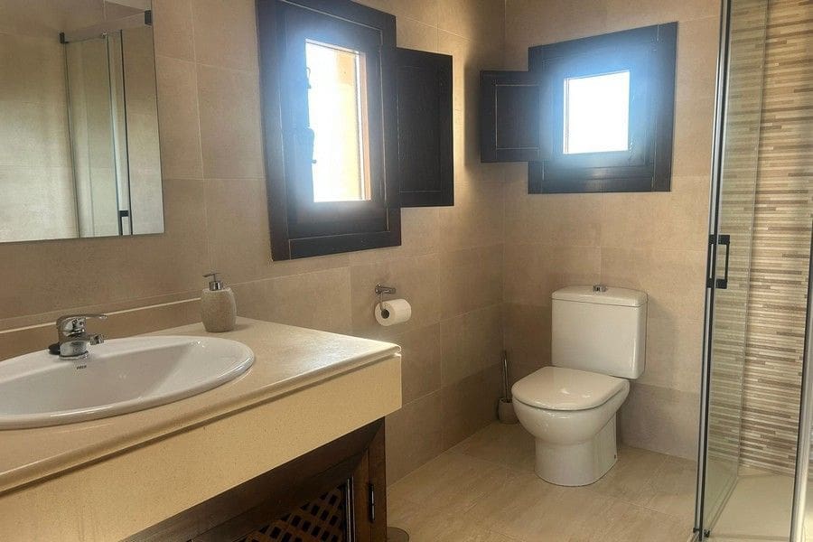 3 bedroom Villa for sale in Hacienda del Alamo with pool - € 380,000 (Ref: 9490882)