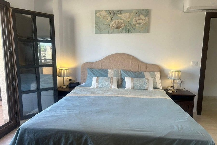 3 bedroom Villa for sale in Hacienda del Alamo with pool - € 380,000 (Ref: 9490882)