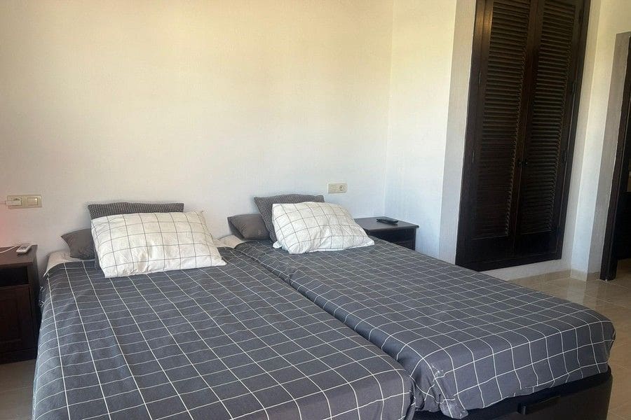 3 bedroom Villa for sale in Hacienda del Alamo with pool - € 380,000 (Ref: 9490882)