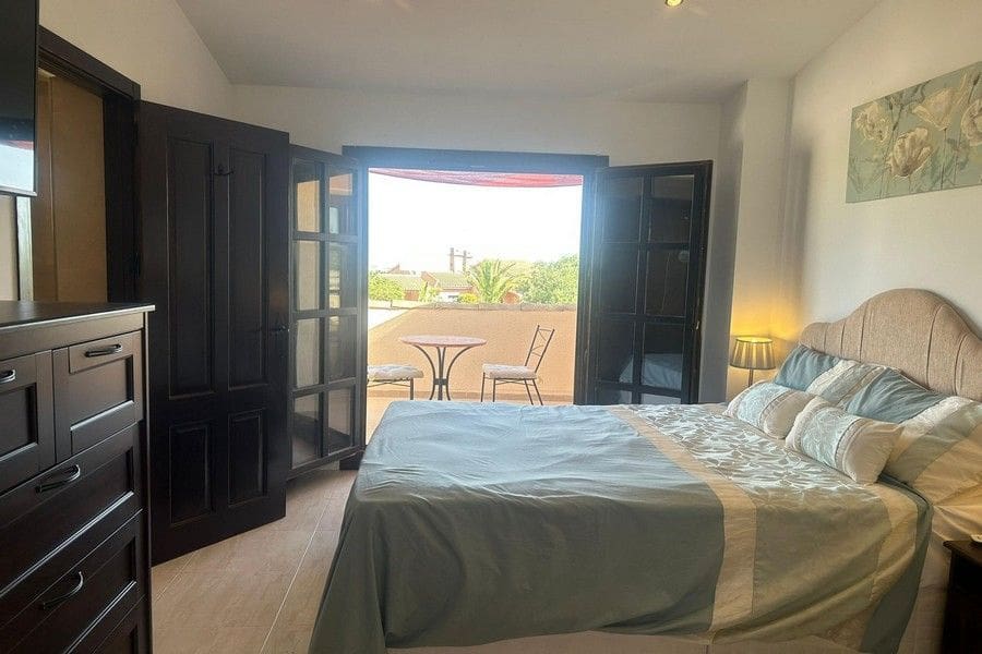 3 bedroom Villa for sale in Hacienda del Alamo with pool - € 380,000 (Ref: 9490882)