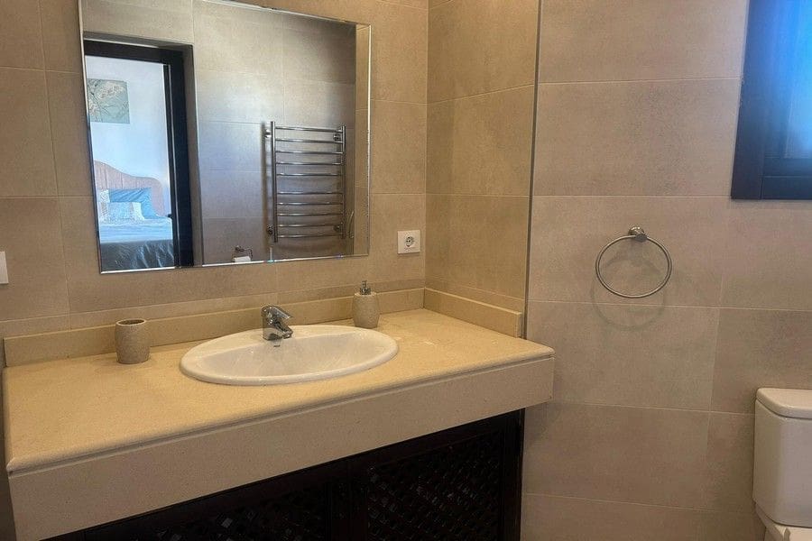 3 bedroom Villa for sale in Hacienda del Alamo with pool - € 380,000 (Ref: 9490882)