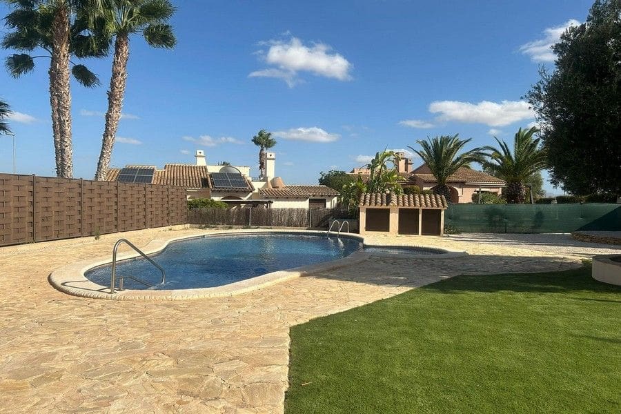3 bedroom Villa for sale in Hacienda del Alamo with pool - € 380,000 (Ref: 9490882)