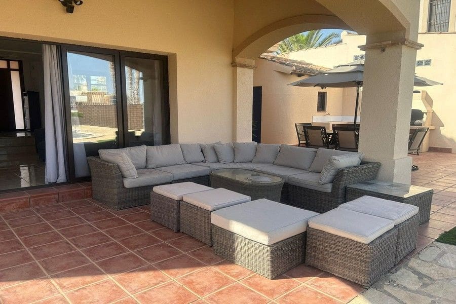 3 bedroom Villa for sale in Hacienda del Alamo with pool - € 380,000 (Ref: 9490882)