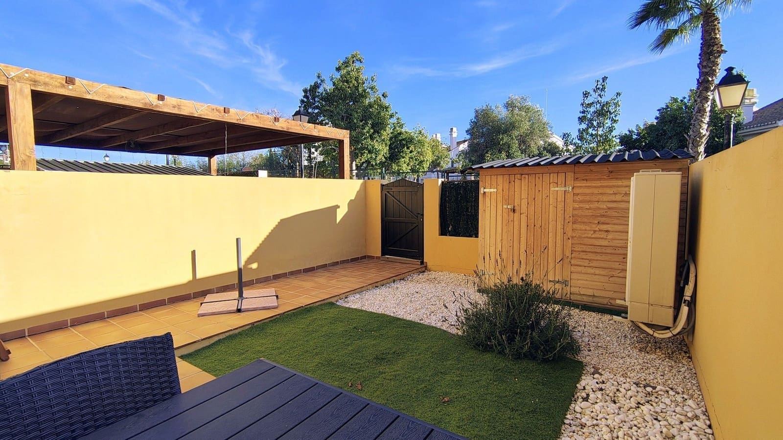 3 bedroom Townhouse for sale in Hacienda del Alamo with pool garage - € 183,000 (Ref: 9503662)