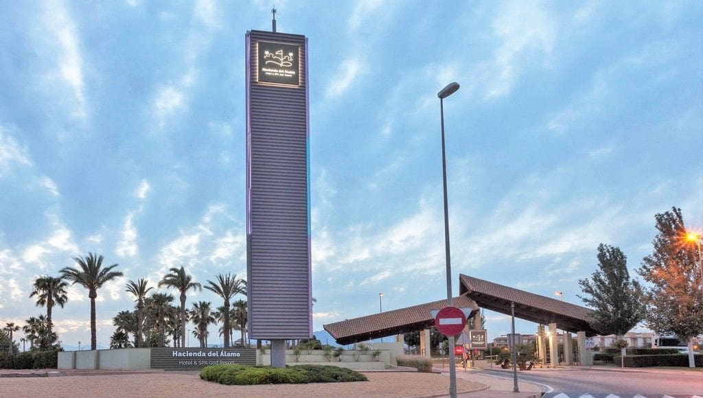 3 bedroom Apartment for sale in Hacienda del Alamo with garage - € 219,900 (Ref: 9731471)