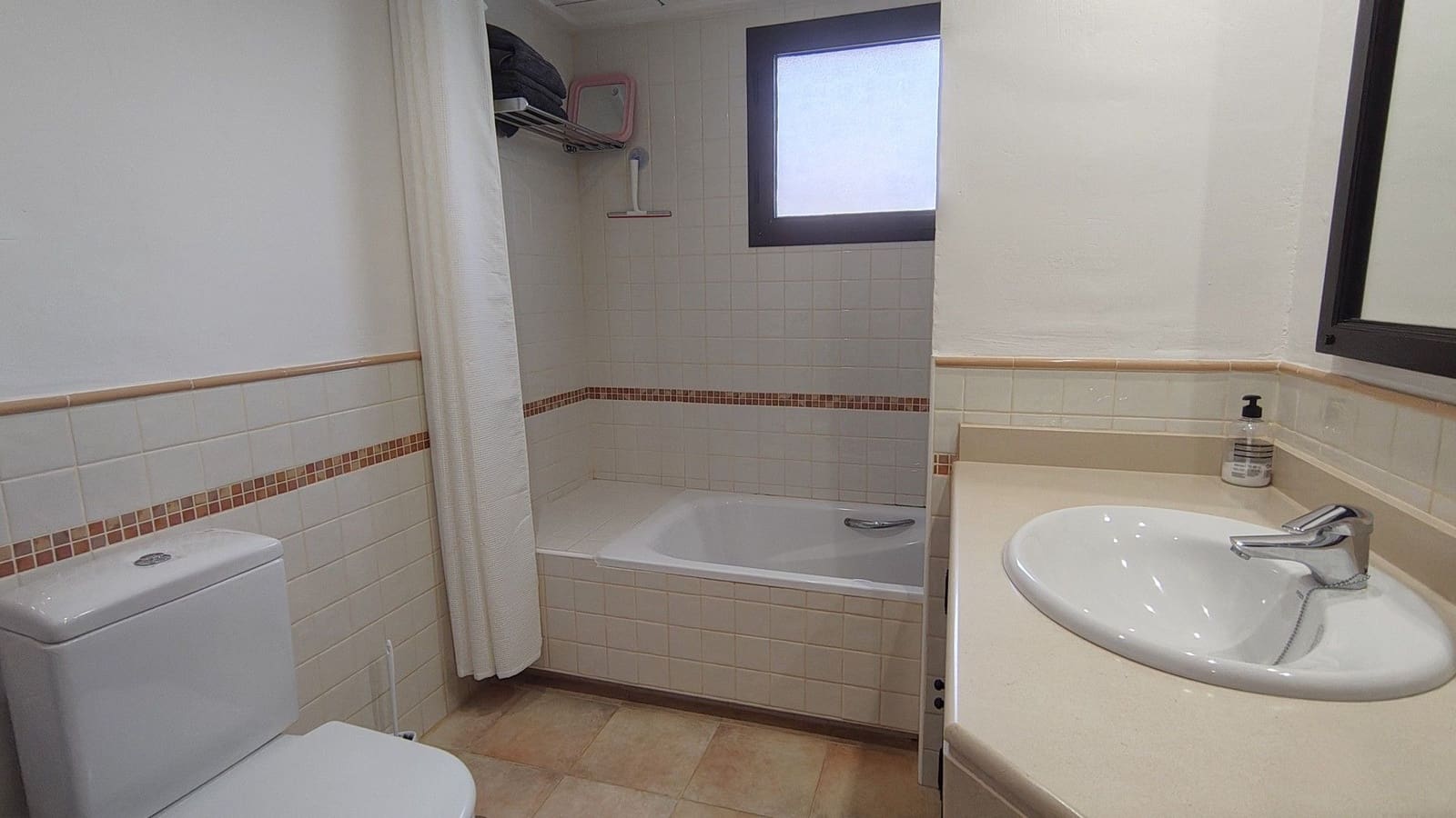 3 makuuhuone Huvila myytävänä paikassa Hacienda del Alamo mukana uima-altaan 
autotalli - 430 000 € (Ref: 9800815)