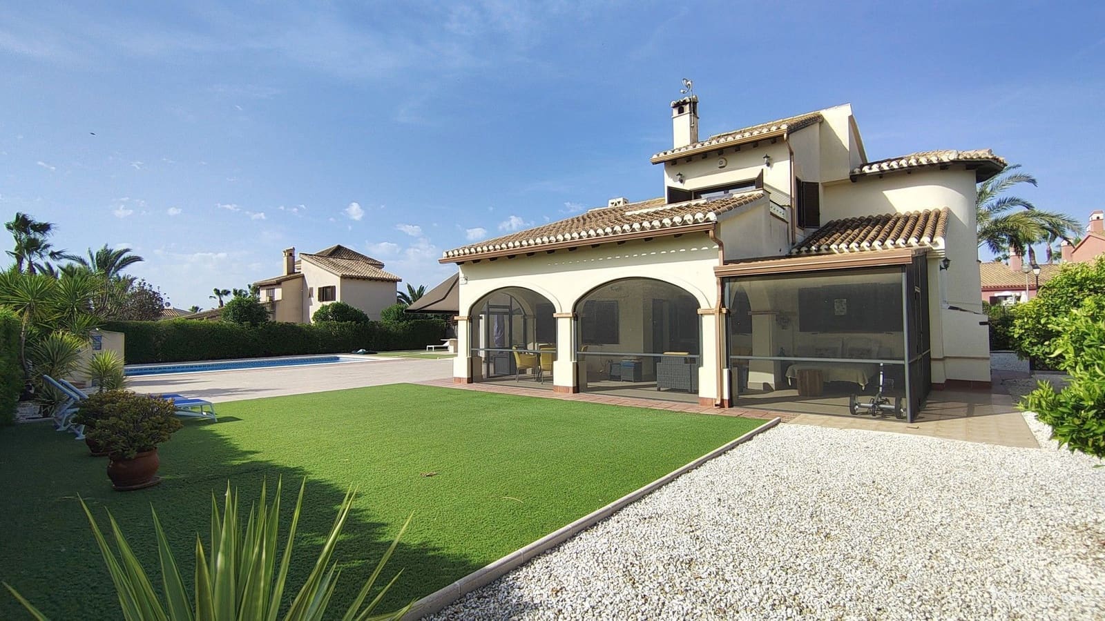 Chalet de 3 habitaciones en Hacienda del Alamo en venta con piscina garaje - 740.000 € (Ref: 9800815)