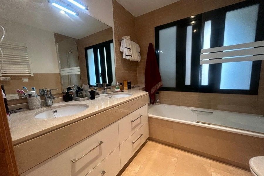 2 slaapkamer Appartement te koop in Hacienda del Alamo met garage - € 170.000 (Ref: 9805696)