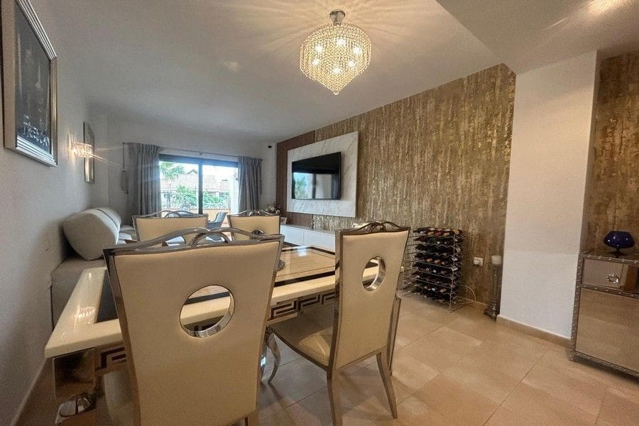 2 slaapkamer Appartement te koop in Hacienda del Alamo met garage - € 170.000 (Ref: 9805696)