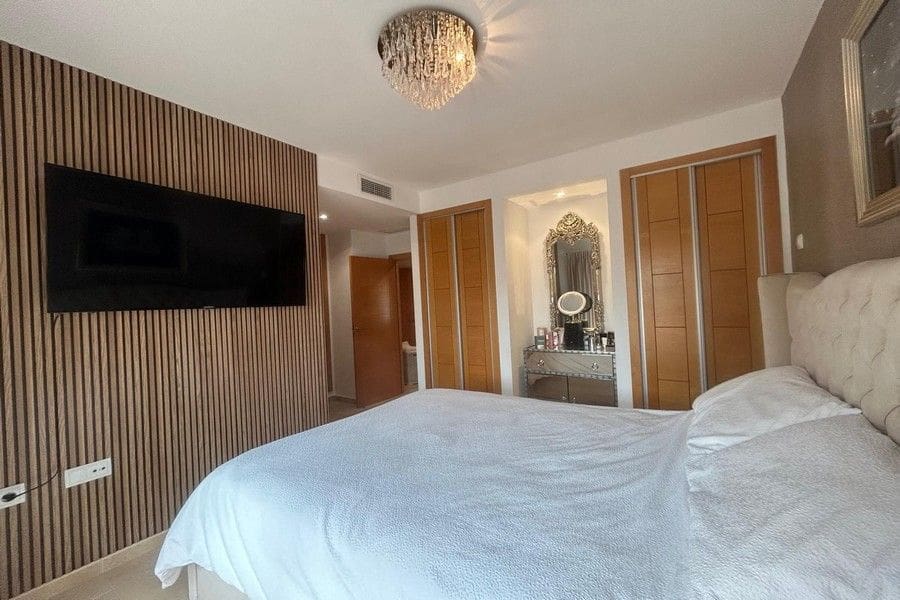 2 slaapkamer Appartement te koop in Hacienda del Alamo met garage - € 170.000 (Ref: 9805696)