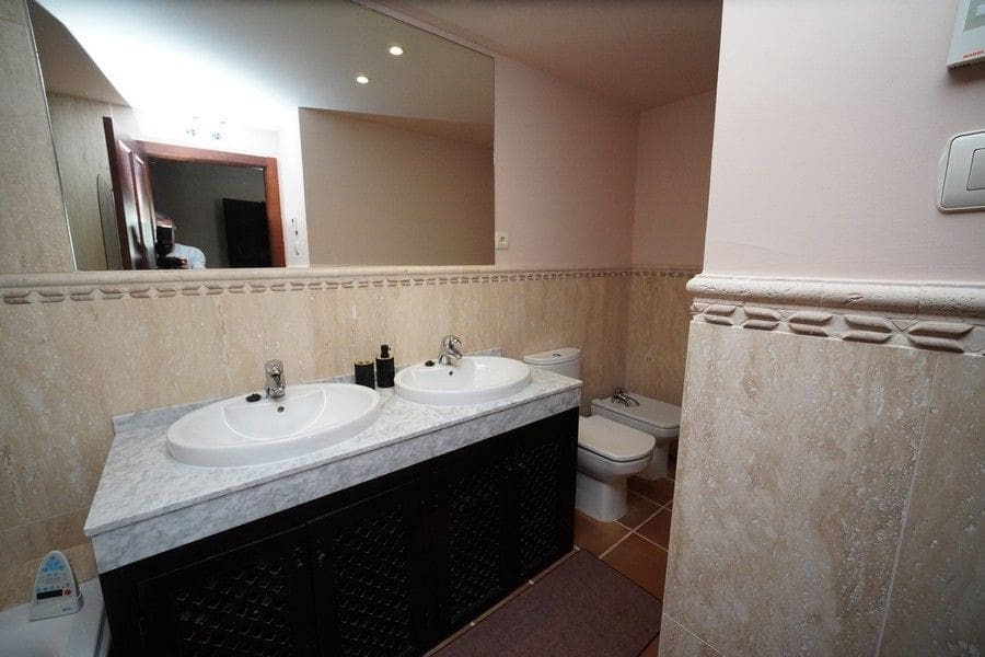 2 bedroom Apartment for sale in Hacienda del Alamo with pool garage - € 168,900 (Ref: 9854418)