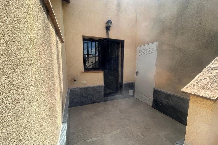 2 bedroom Villa for sale in Hacienda del Alamo with pool garage - € 190,000 (Ref: 9854616)