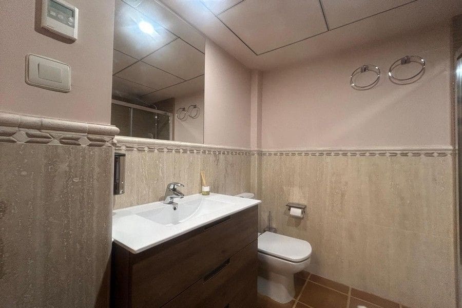 2 soverom Leilighet til salgs i Hacienda del Alamo med svømmebasseng garasje - € 225 000 (Ref: 9854616)