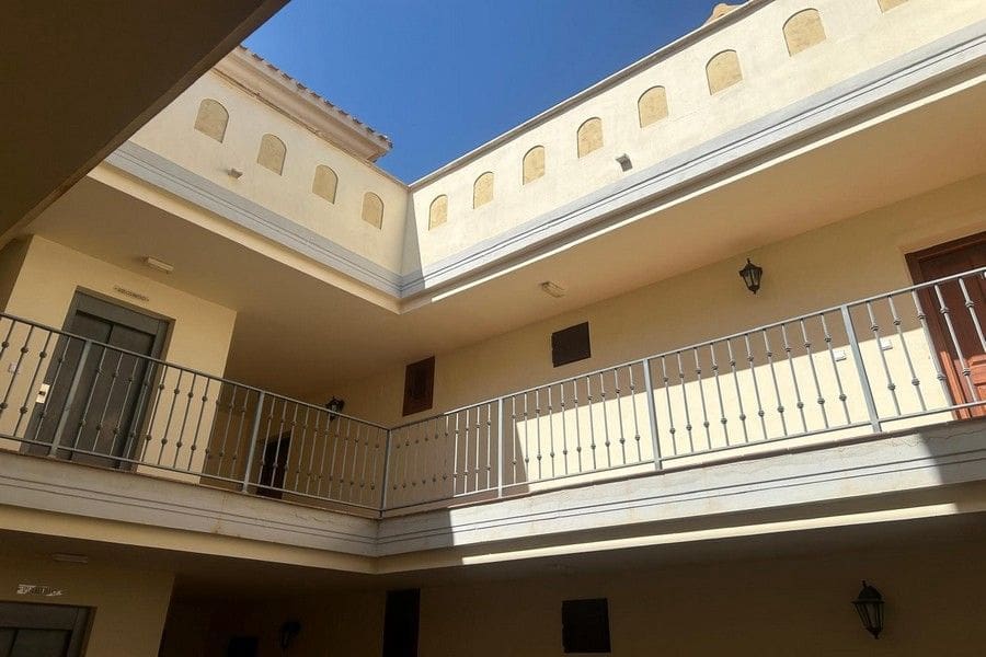 2 soverom Leilighet til salgs i Hacienda del Alamo med svømmebasseng garasje - € 225 000 (Ref: 9854616)