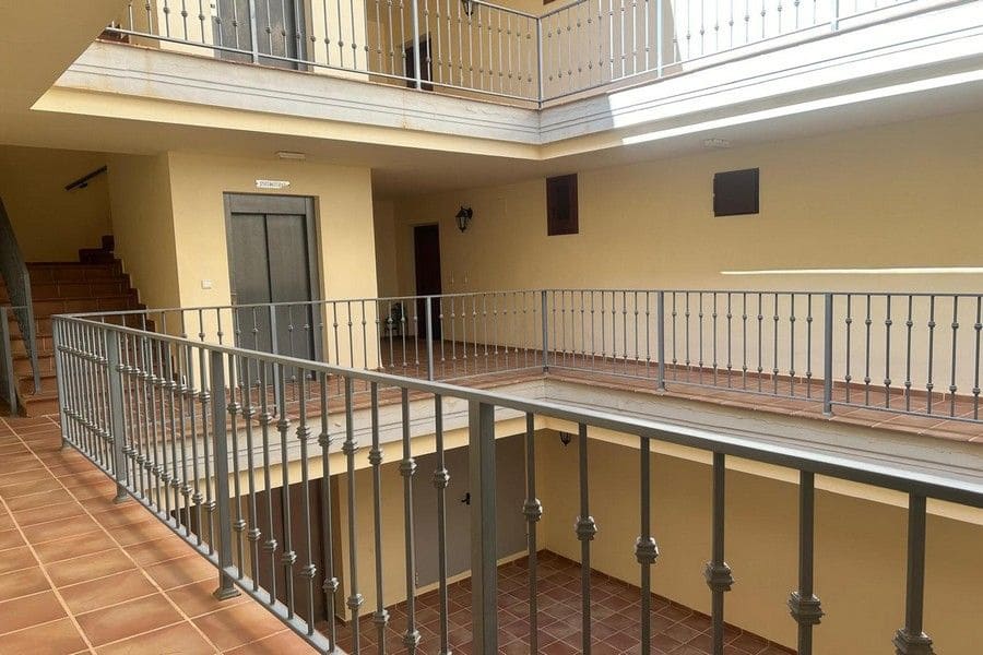 2 soverom Leilighet til salgs i Hacienda del Alamo med svømmebasseng garasje - € 225 000 (Ref: 9854616)