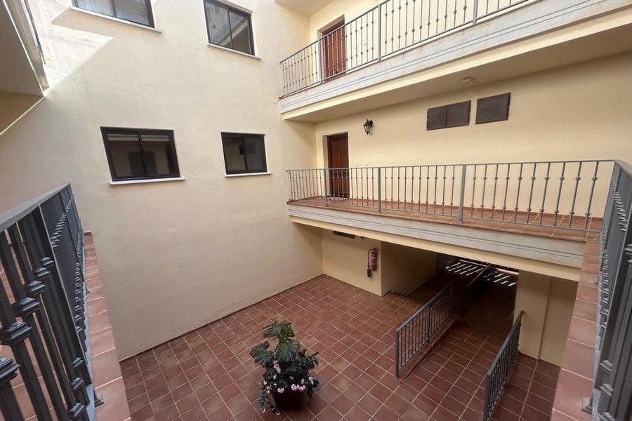 2 soverom Leilighet til salgs i Hacienda del Alamo med svømmebasseng garasje - € 225 000 (Ref: 9854616)