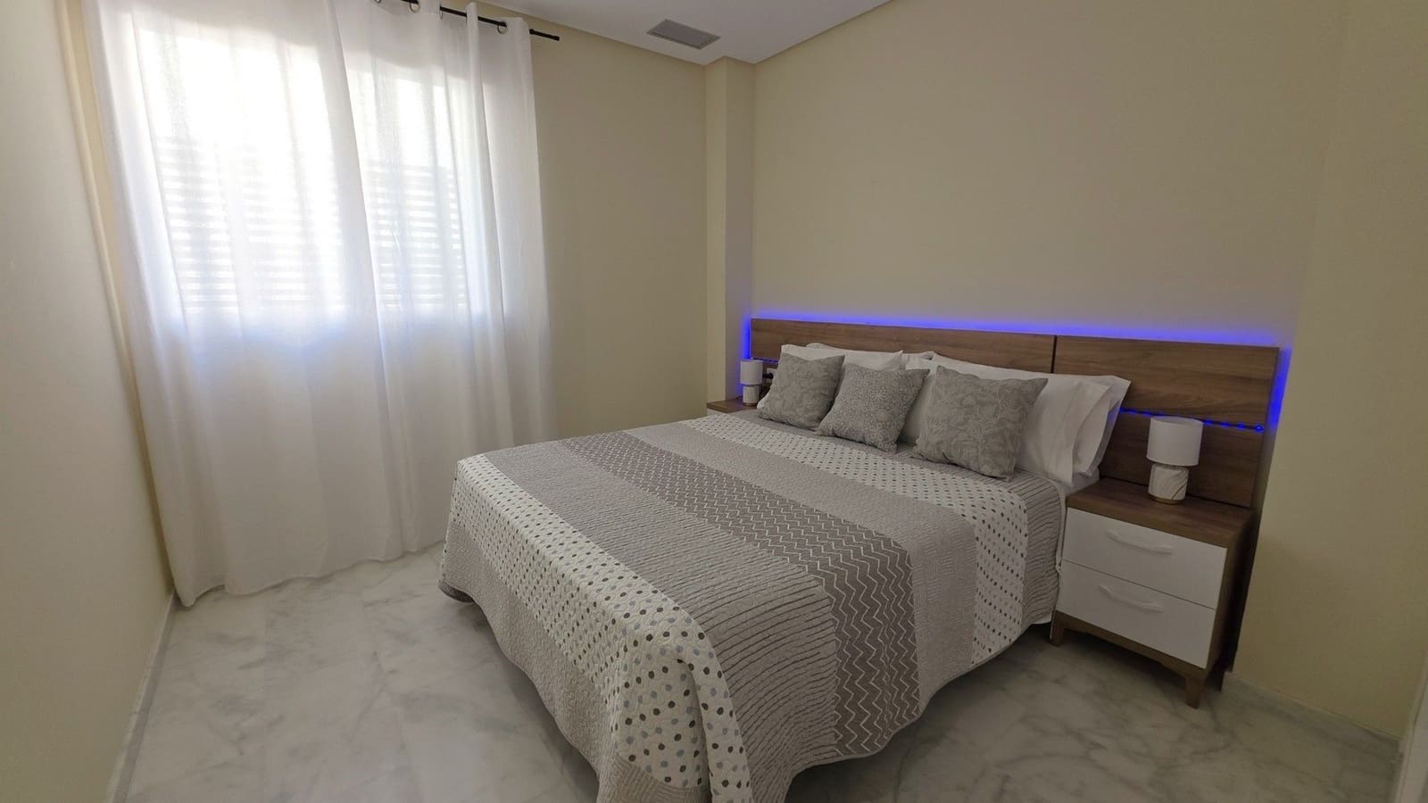 2 bedroom Apartment for sale in Hacienda del Alamo with pool garage - € 214,900 (Ref: 9926545)