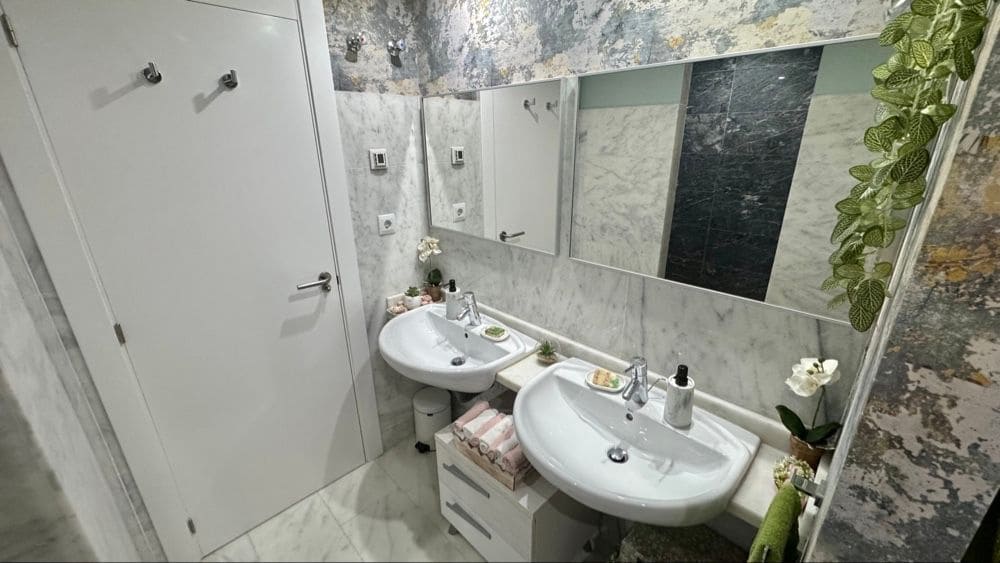 3 bedroom Apartment for sale in Hacienda del Alamo with garage - € 249,950 (Ref: 9928338)