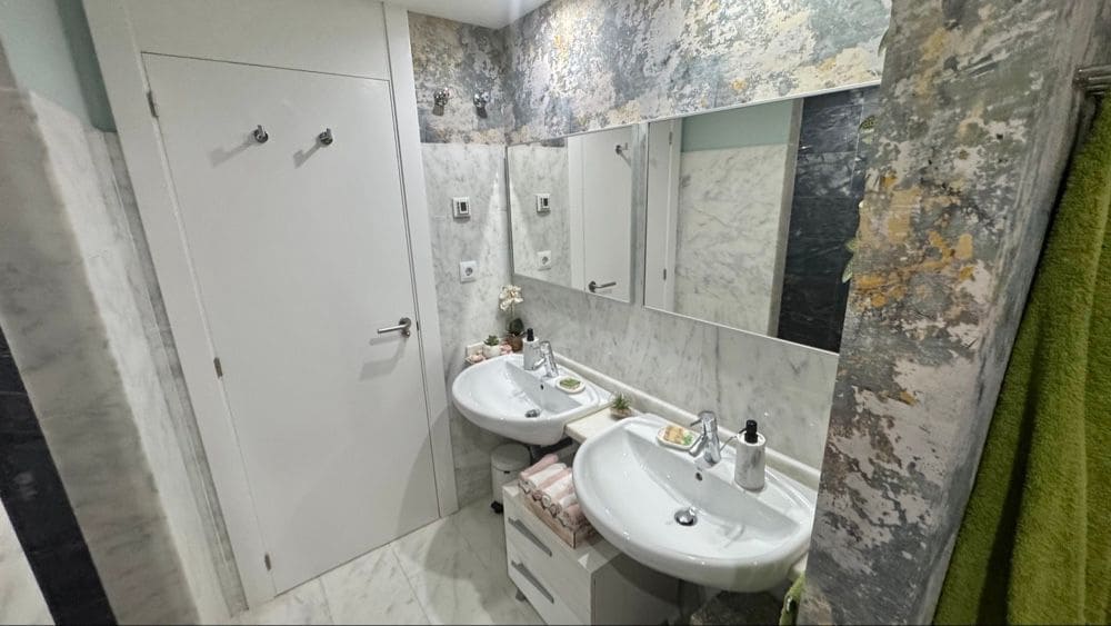3 bedroom Apartment for sale in Hacienda del Alamo with garage - € 249,950 (Ref: 9928338)