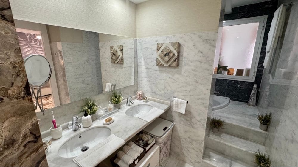 3 bedroom Apartment for sale in Hacienda del Alamo with garage - € 249,950 (Ref: 9928338)