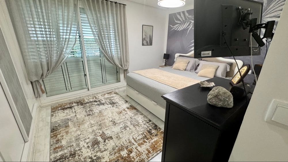 3 bedroom Apartment for sale in Hacienda del Alamo with garage - € 249,950 (Ref: 9928338)