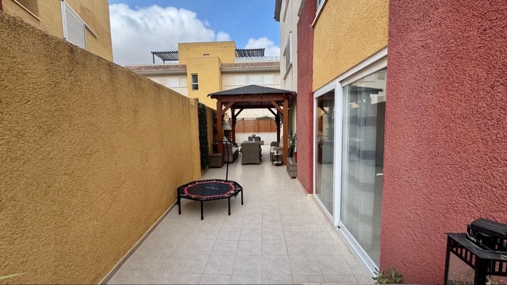 3 bedroom Apartment for sale in Hacienda del Alamo with garage - € 249,950 (Ref: 9928338)