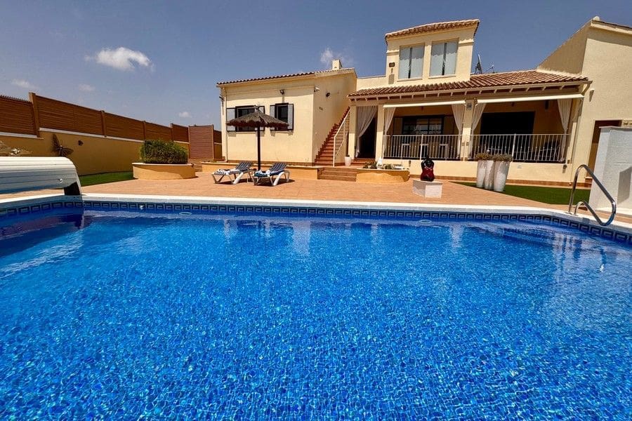3 soveværelse Villa til salg i Fuente Alamo de Murcia med swimmingpool garage - € 595.000 (Ref: 9946799)