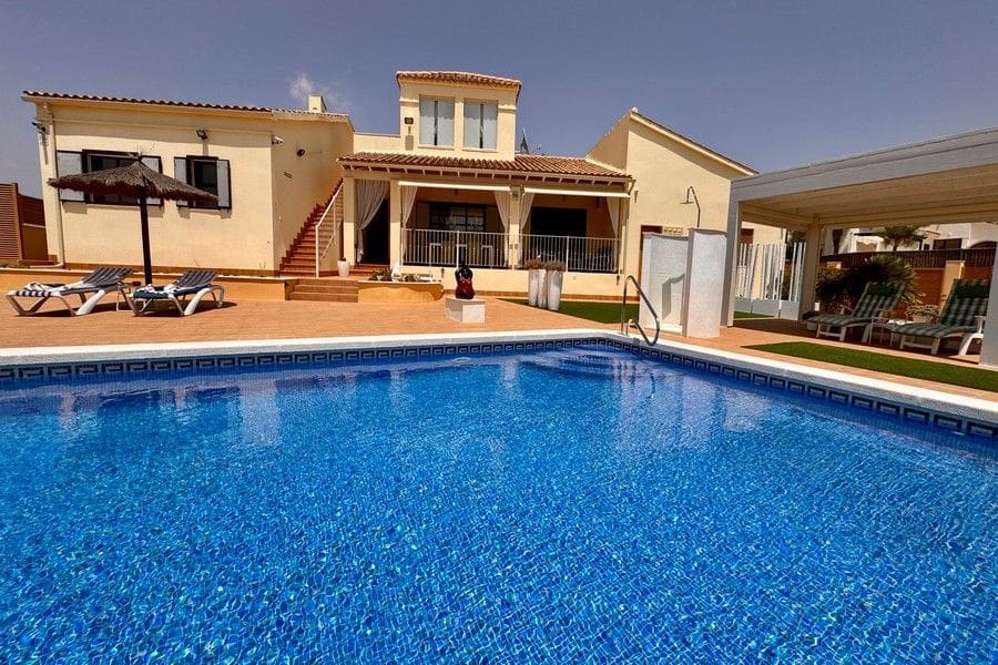 3 soveværelse Villa til salg i Fuente Alamo de Murcia med swimmingpool garage - € 595.000 (Ref: 9946799)