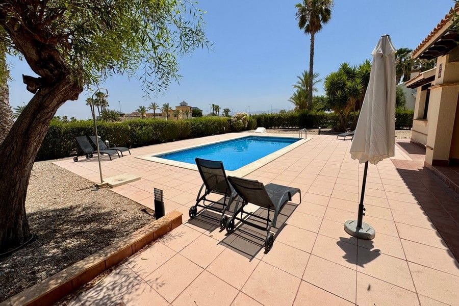 3 chambre Villa/Maison à vendre à Hacienda del Alamo avec piscine garage - 455 000 € (Ref: 9956617)