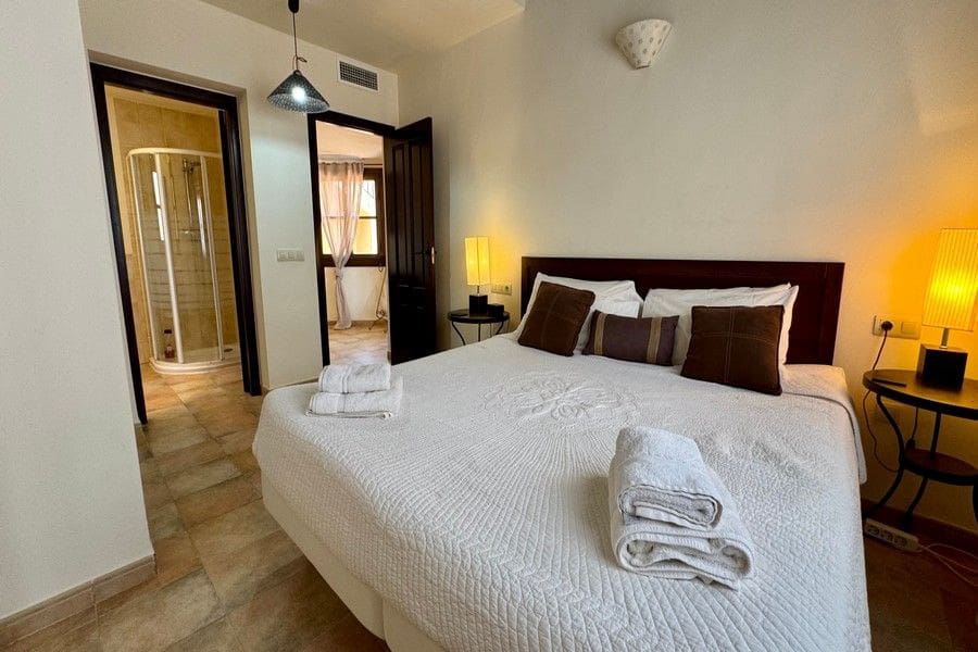 3 chambre Villa/Maison à vendre à Hacienda del Alamo avec piscine garage - 455 000 € (Ref: 9956617)