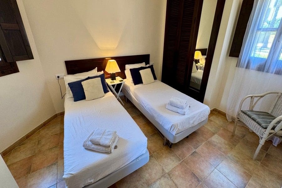 3 chambre Villa/Maison à vendre à Hacienda del Alamo avec piscine garage - 455 000 € (Ref: 9956617)