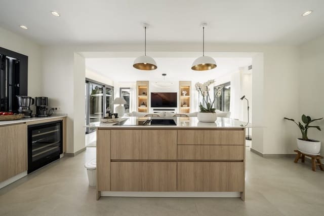 5 soveværelse Villa til salg i Nueva Alcántara, Marbella - € 2.500.000 (Ref: 9610080)