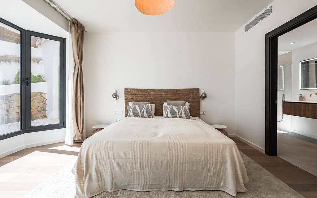 5 bedroom Villa for sale in Marbella - € 3,985,000 (Ref: 9610083)