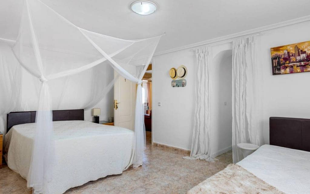 6 bedroom Villa for sale in Benijofar - € 525,000 (Ref: 9640962)