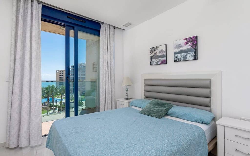 2 slaapkamer Appartement te koop in Punta Prima - € 399.000 (Ref: 9652868)