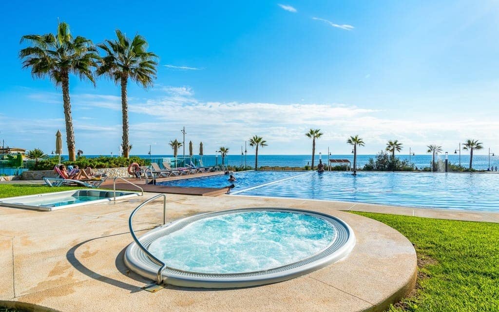 2 slaapkamer Appartement te koop in Punta Prima - € 399.000 (Ref: 9652868)