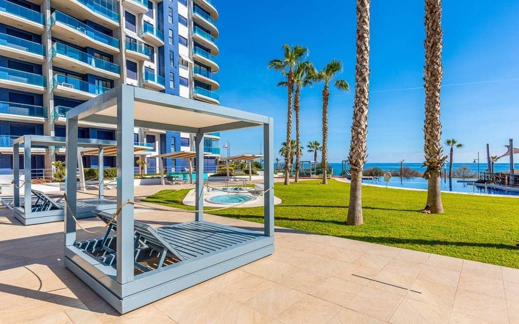 2 slaapkamer Appartement te koop in Punta Prima - € 399.000 (Ref: 9652868)